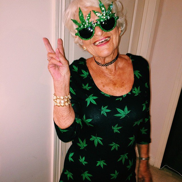88-летняя звезда Instagram пришла на вручение премии MTV в купальнике (фото) 88-летняя звезда Instagram пришла на вручение премии MTV в купальнике (фото)