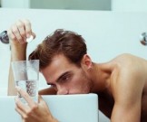 Названы напитки, которые вызывают сильное похмелье