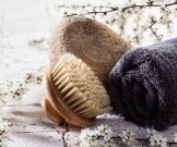 Массаж сухой щёткой: 7 доводов, чтобы практиковать его ежедневно Массаж сухой щёткой: 7 доводов, чтобы практиковать его ежедневно