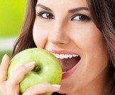 6 лучших способов отбелить зубы самостоятельно и недорого