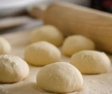 Почему не нужно есть сырое тесто