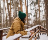 Как активно провести зиму: медитативные прогулки в лесу Как активно провести зиму: медитативные прогулки в лесу