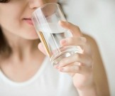 Что происходит с организмом, если вы пьете воду натощак? Что происходит с организмом, если вы пьете воду натощак?
