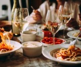 Утро без отеков: 6 видов продуктов, которые не стоит есть на ночь