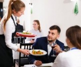 Частые обеды в кафе и ресторанах могут плохо сказаться на фертильности
