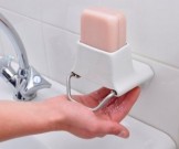 Ученые призывают не отказываться от мытья рук мылом и антисептиками Ученые призывают не отказываться от мытья рук мылом и антисептиками