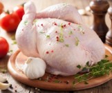 Врачи рассказали, как защититься от бактерий в курином мясе