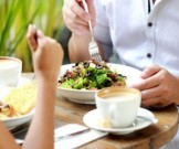 8 продуктов, которые не стоит есть после истечения срока годности