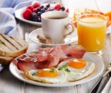 Диетолог назвала полезные и вредные продукты для завтрака