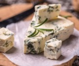 Некоторым людям нельзя ни кусочка сыра Некоторым людям нельзя ни кусочка сыра