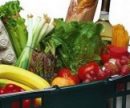 Медики назвали продукты, которые следует немедленно выбросить из холодильника