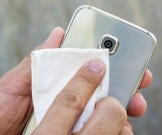 Смартфоны могут быть переносчиками коронавируса: как их правильно дезинфицировать