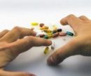 «Маскируют коронавирус»: чем опасны лекарства, которые кинулись покупать украинцы