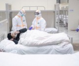 Почему COVID-19 начал поражать молодых людей