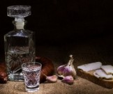 Медики объяснили, может ли водка спасти от коронавируса Медики объяснили, может ли водка спасти от коронавируса